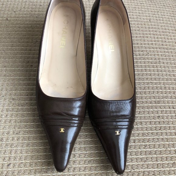 Chanel Women's Dark Brown Classic Pumps . - Picture 4 of 15
